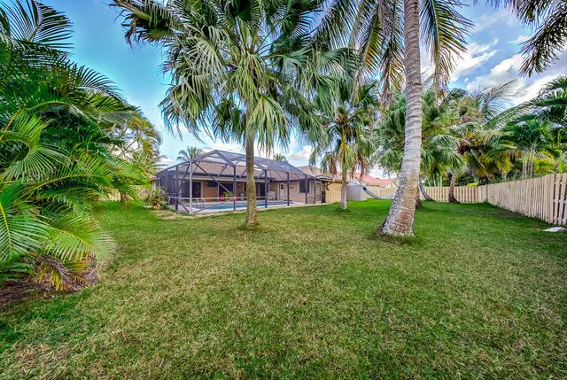 301 Knotty Wood Lane, Wellington, FL 33414