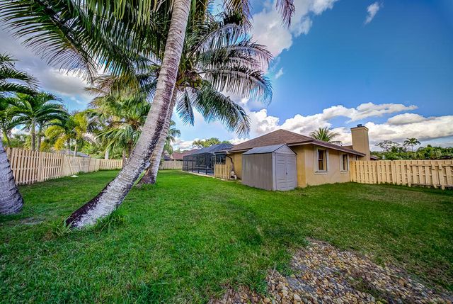 301 Knotty Wood Lane, Wellington, FL 33414