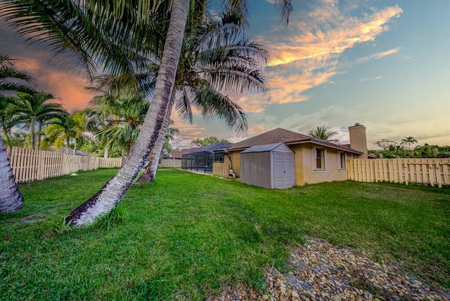 301 Knotty Wood Lane, Wellington, FL 33414