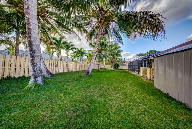 301 Knotty Wood Lane, Wellington, FL 33414