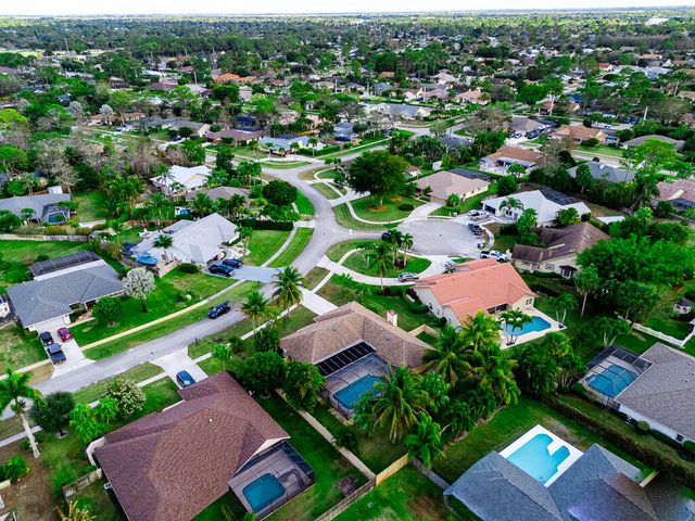 301 Knotty Wood Lane, Wellington, FL 33414