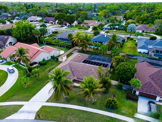 301 Knotty Wood Lane, Wellington, FL 33414