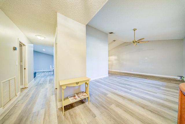 301 Knotty Wood Lane, Wellington, FL 33414