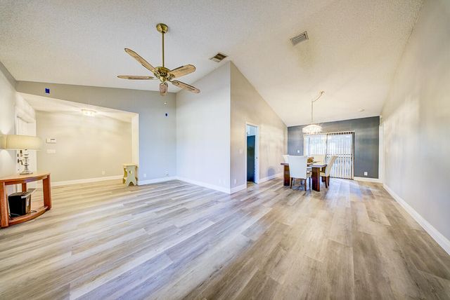 301 Knotty Wood Lane, Wellington, FL 33414