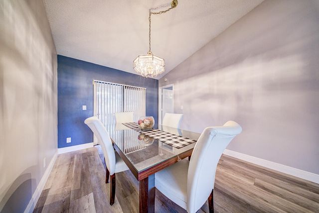 301 Knotty Wood Lane, Wellington, FL 33414