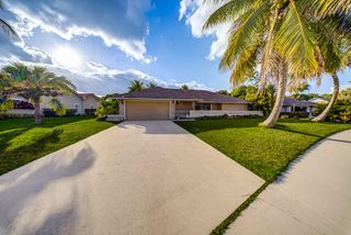301 Knotty Wood Lane, Wellington, FL 33414