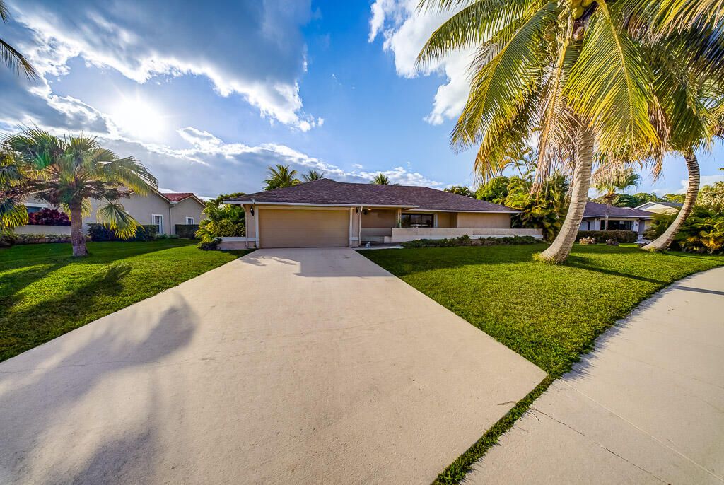 301 Knotty Wood Lane, Wellington, FL 33414