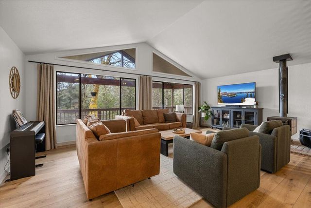 350 Splendor Drive, Wilderville, OR 97543