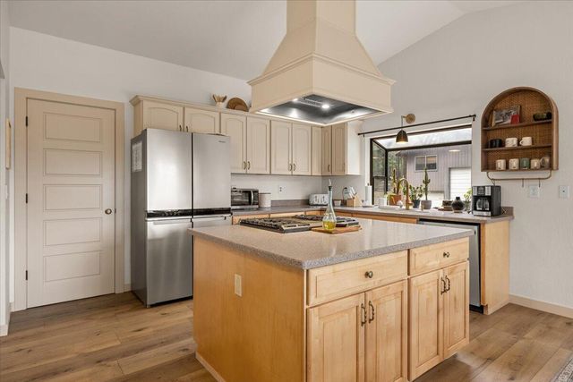 350 Splendor Drive, Wilderville, OR 97543