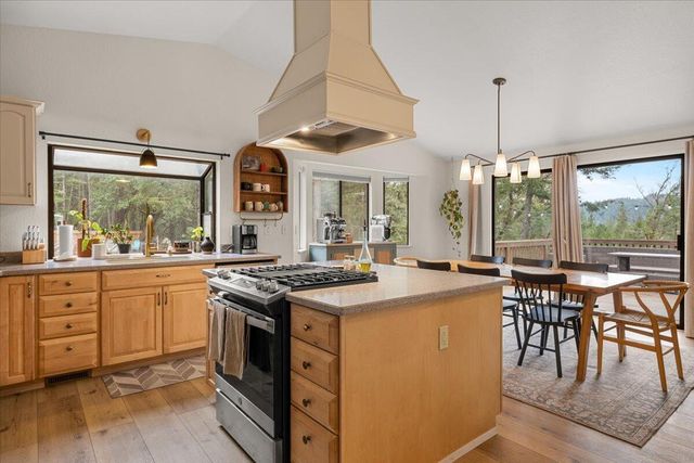 350 Splendor Drive, Wilderville, OR 97543