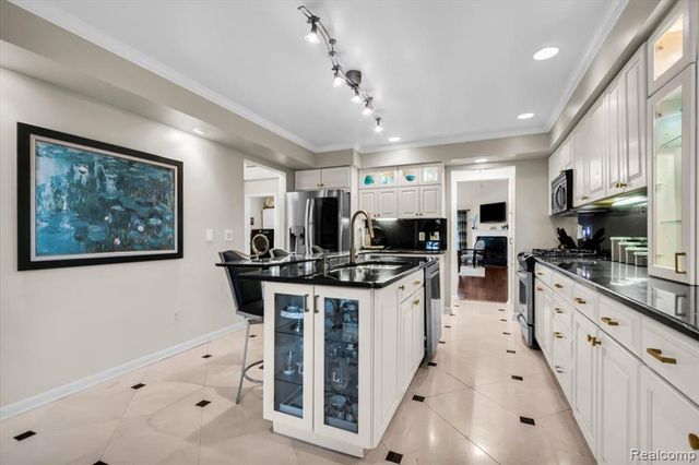 24547 Martel Drive, Farmington Hills, MI 48335
