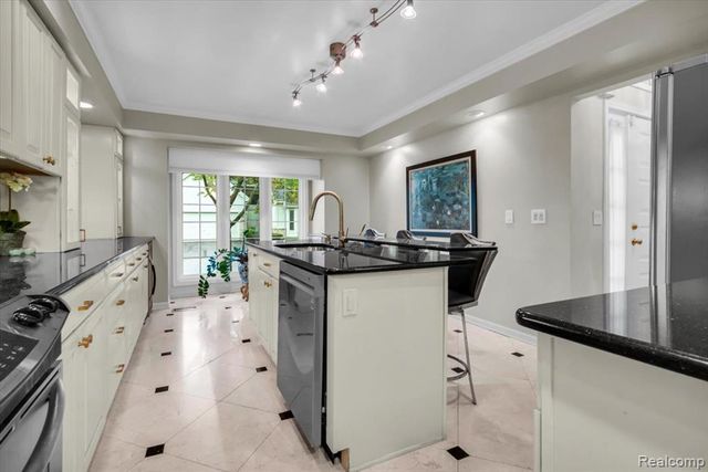 24547 Martel Drive, Farmington Hills, MI 48335
