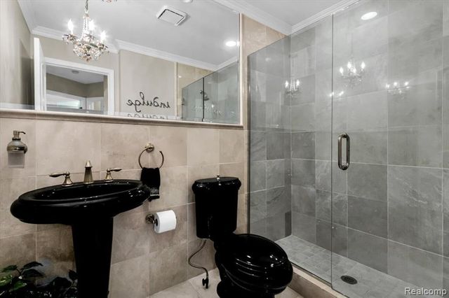 24547 Martel Drive, Farmington Hills, MI 48335