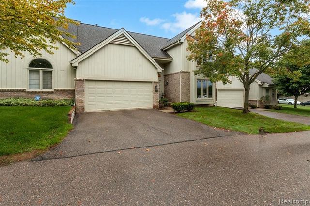 24547 Martel Drive, Farmington Hills, MI 48335