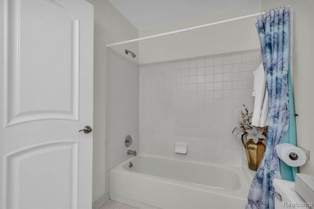24547 Martel Drive, Farmington Hills, MI 48335