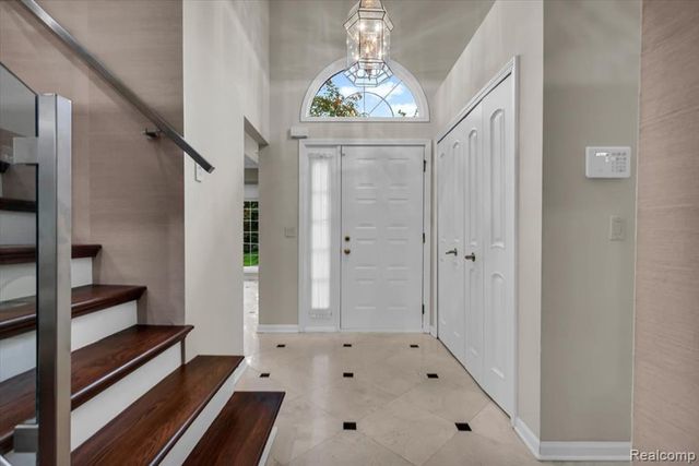 24547 Martel Drive, Farmington Hills, MI 48335