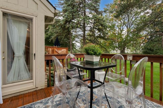 24547 Martel Drive, Farmington Hills, MI 48335