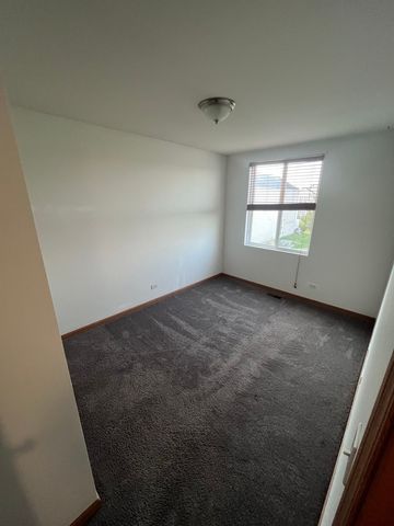 835 FOUR SEASONS Boulevard 835, Aurora, IL 60504