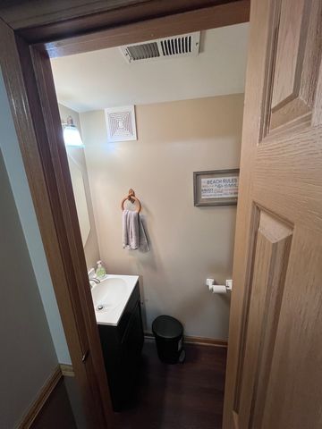 835 FOUR SEASONS Boulevard 835, Aurora, IL 60504