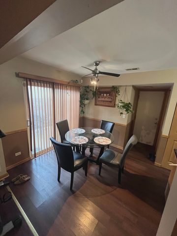 835 FOUR SEASONS Boulevard 835, Aurora, IL 60504
