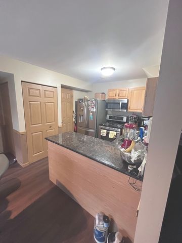 835 FOUR SEASONS Boulevard 835, Aurora, IL 60504