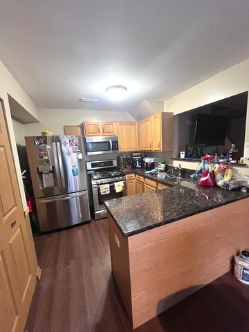 835 FOUR SEASONS Boulevard 835, Aurora, IL 60504