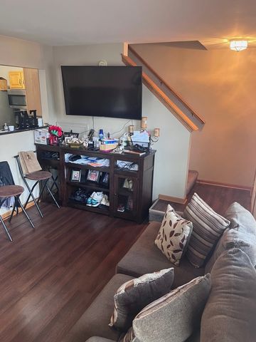 835 FOUR SEASONS Boulevard 835, Aurora, IL 60504