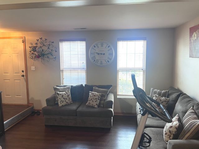 835 FOUR SEASONS Boulevard 835, Aurora, IL 60504