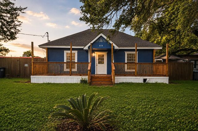 111 E Southland Avenue, Alvin, TX 77511