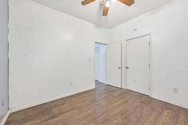 111 E Southland Avenue, Alvin, TX 77511