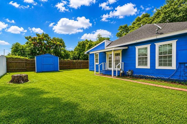 111 E Southland Avenue, Alvin, TX 77511