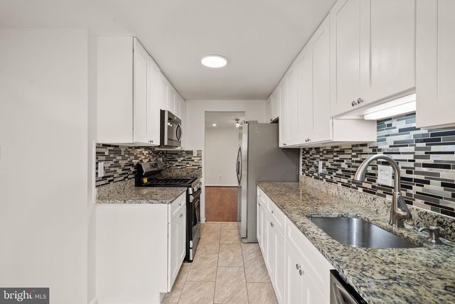 14419 BLACK HORSE CT, Centreville, VA 20120