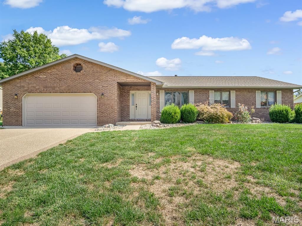 305 Sierra Court, Glen Carbon, IL 62034