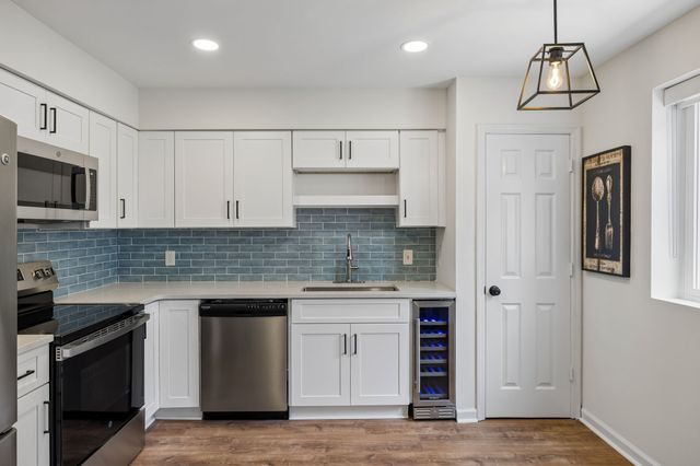 200 N Royal Oaks Blvd Apt E1, Franklin, TN 37067