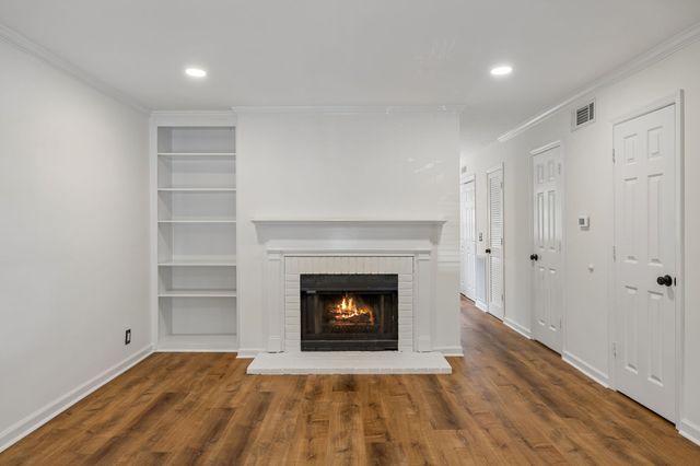 200 N Royal Oaks Blvd Apt E1, Franklin, TN 37067
