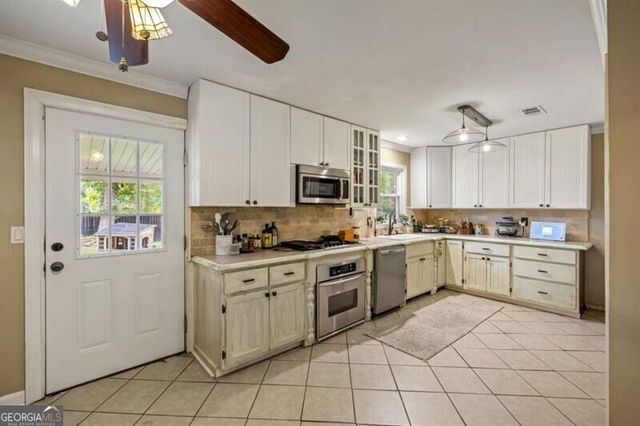 285 Air Acres Way, Woodstock, GA 30188