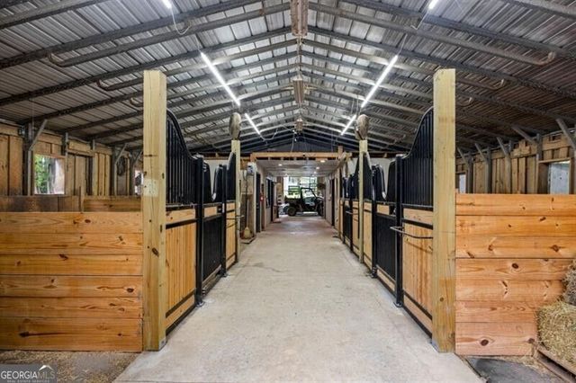 285 Air Acres Way, Woodstock, GA 30188