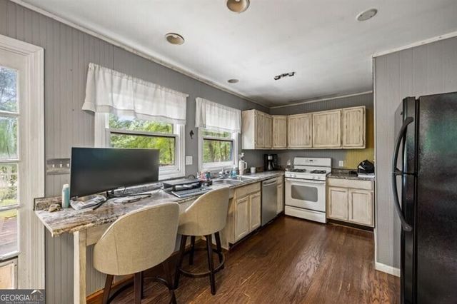 285 Air Acres Way, Woodstock, GA 30188