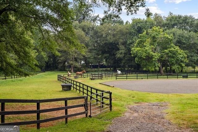 285 Air Acres Way, Woodstock, GA 30188
