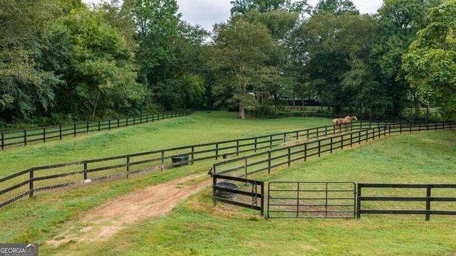 285 Air Acres Way, Woodstock, GA 30188
