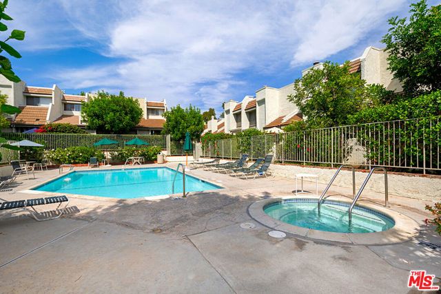 11824 Moorpark Street F, Studio City, CA 91604