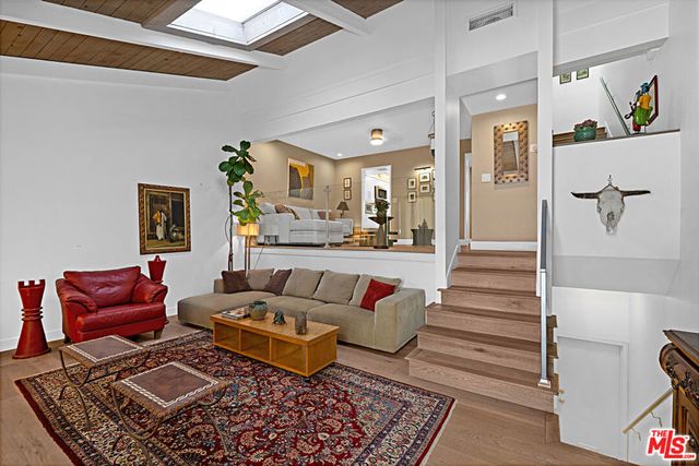 11824 Moorpark Street F, Studio City, CA 91604