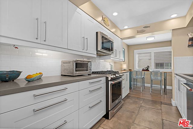 11824 Moorpark Street F, Studio City, CA 91604