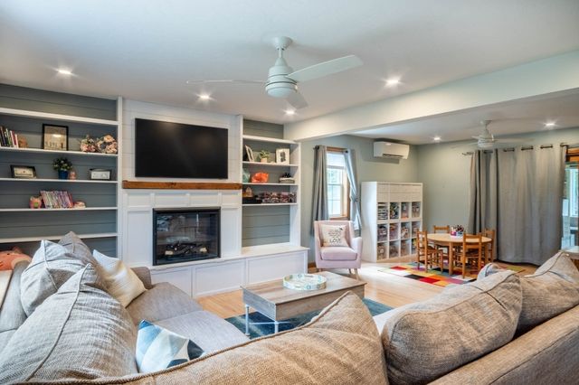 18 Clarence Dr, Oxford, MA 01540