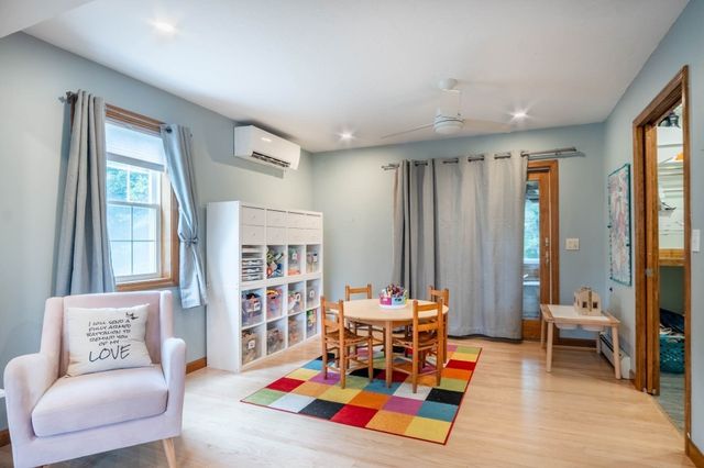 18 Clarence Dr, Oxford, MA 01540