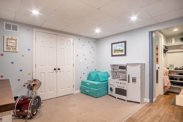 18 Clarence Dr, Oxford, MA 01540
