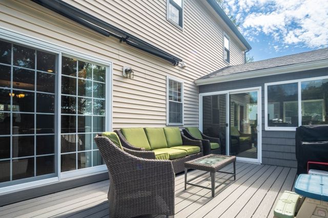 18 Clarence Dr, Oxford, MA 01540