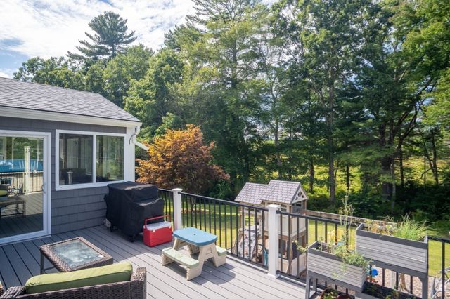 18 Clarence Dr, Oxford, MA 01540