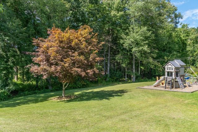 18 Clarence Dr, Oxford, MA 01540