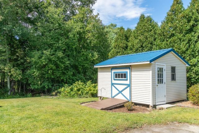 18 Clarence Dr, Oxford, MA 01540